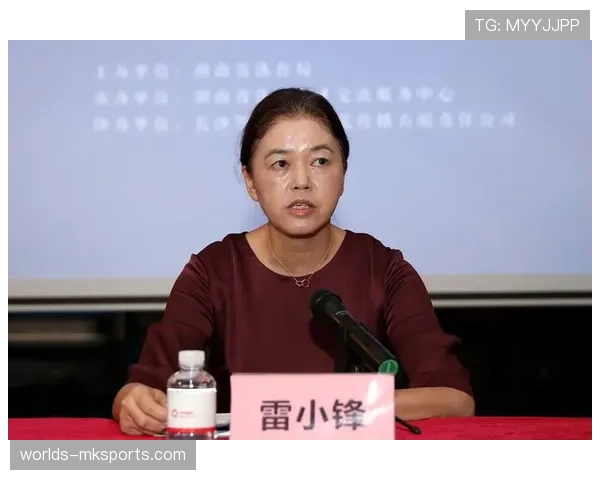 职业游泳运动员的退役转型与心理健康支持体系缺失 职业游泳运动员的退役转型与心理健康支持体系缺失